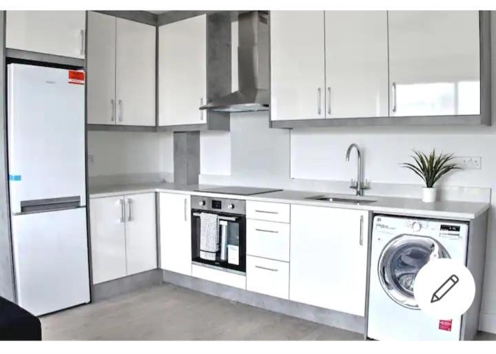Lovely 2-Bedrooms With Free Parking Canvey Island Экстерьер фото